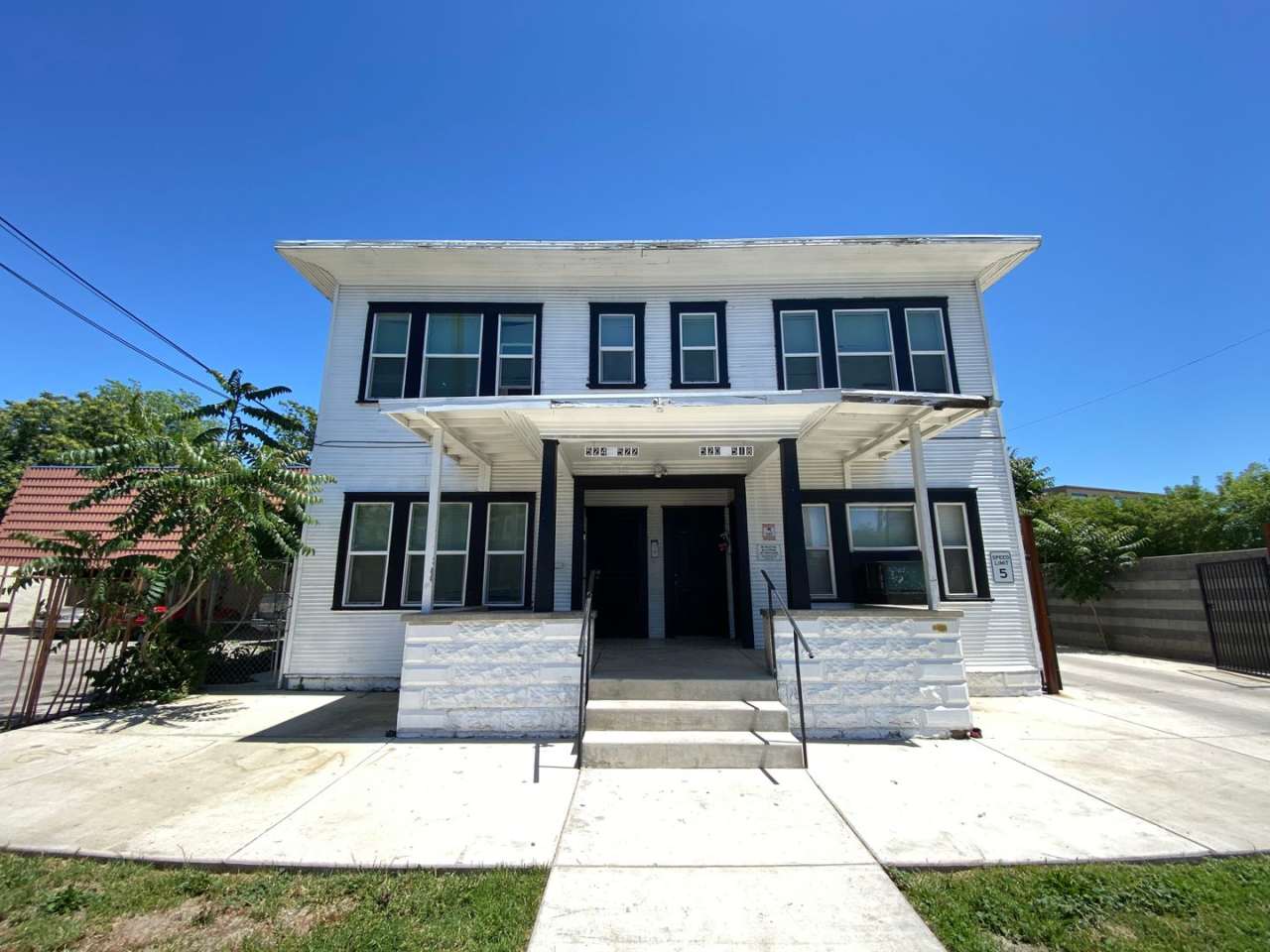 One Bed, One Bath Apartment Located Downtown