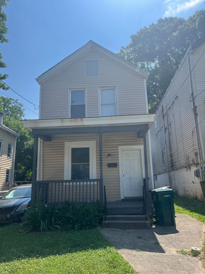 1634 Dewey Ave | 2 Beds, 2 Bath