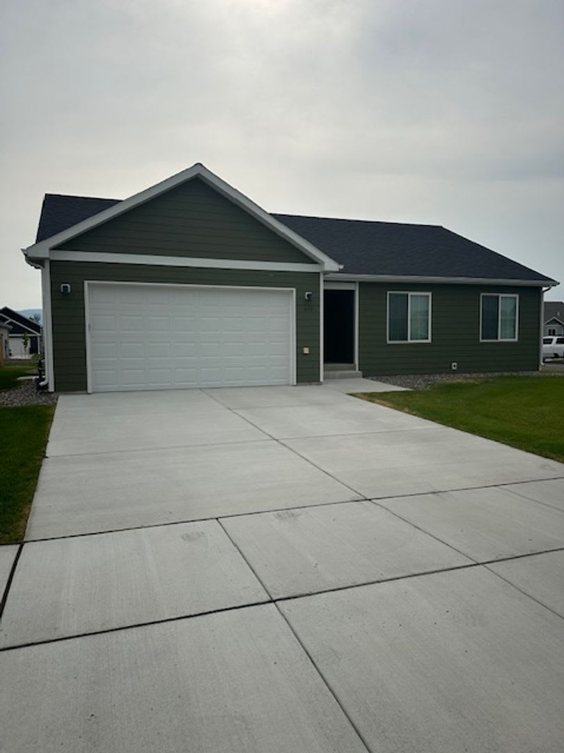 Charming 4-Bedroom Home with Modern Comforts and Spacious Outdoor Living