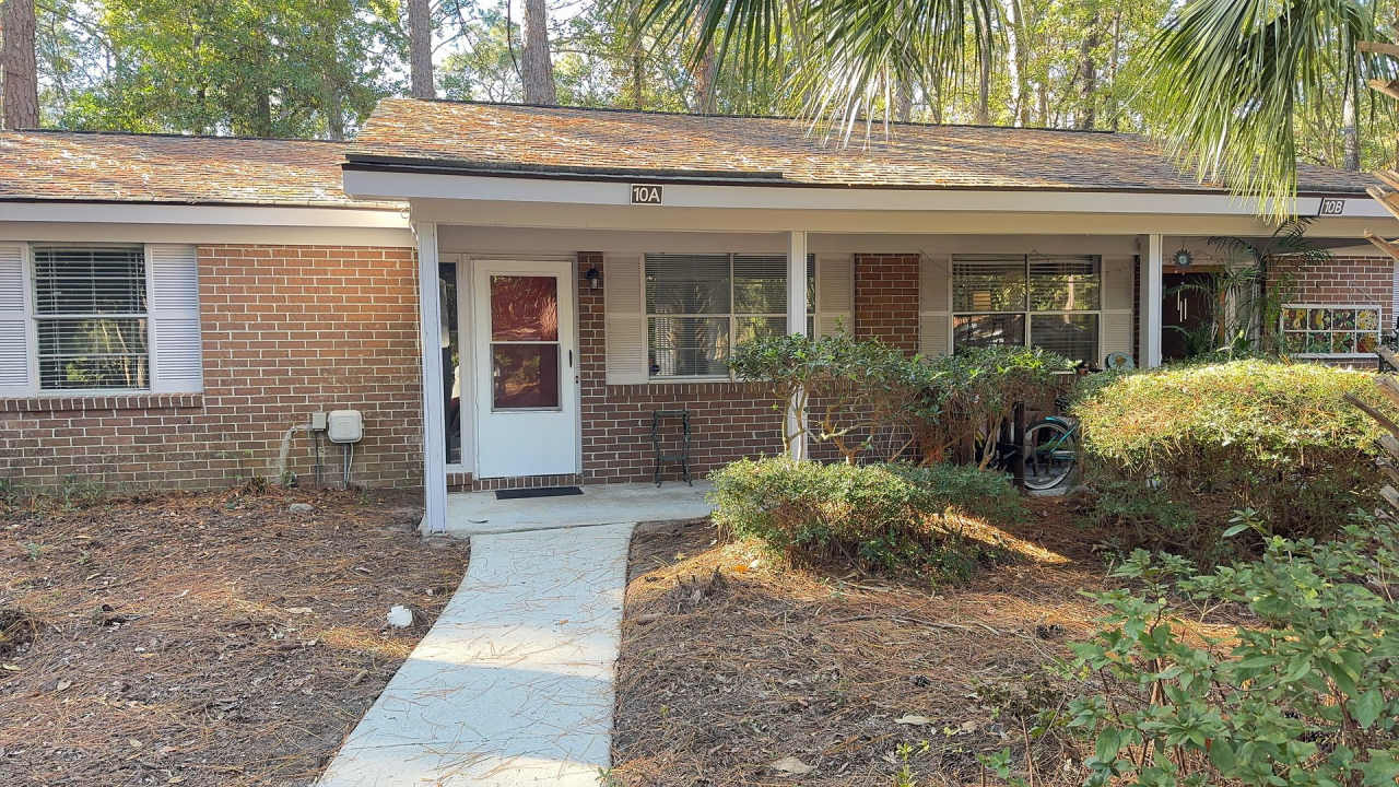 Cozy Two Bedroom Duplex on South End HHI