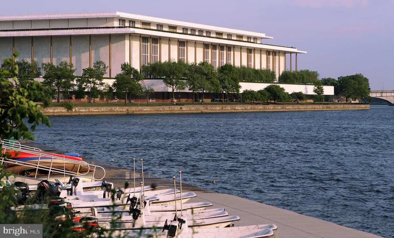 2700 VIRGINIA Avenue NW unit: 802