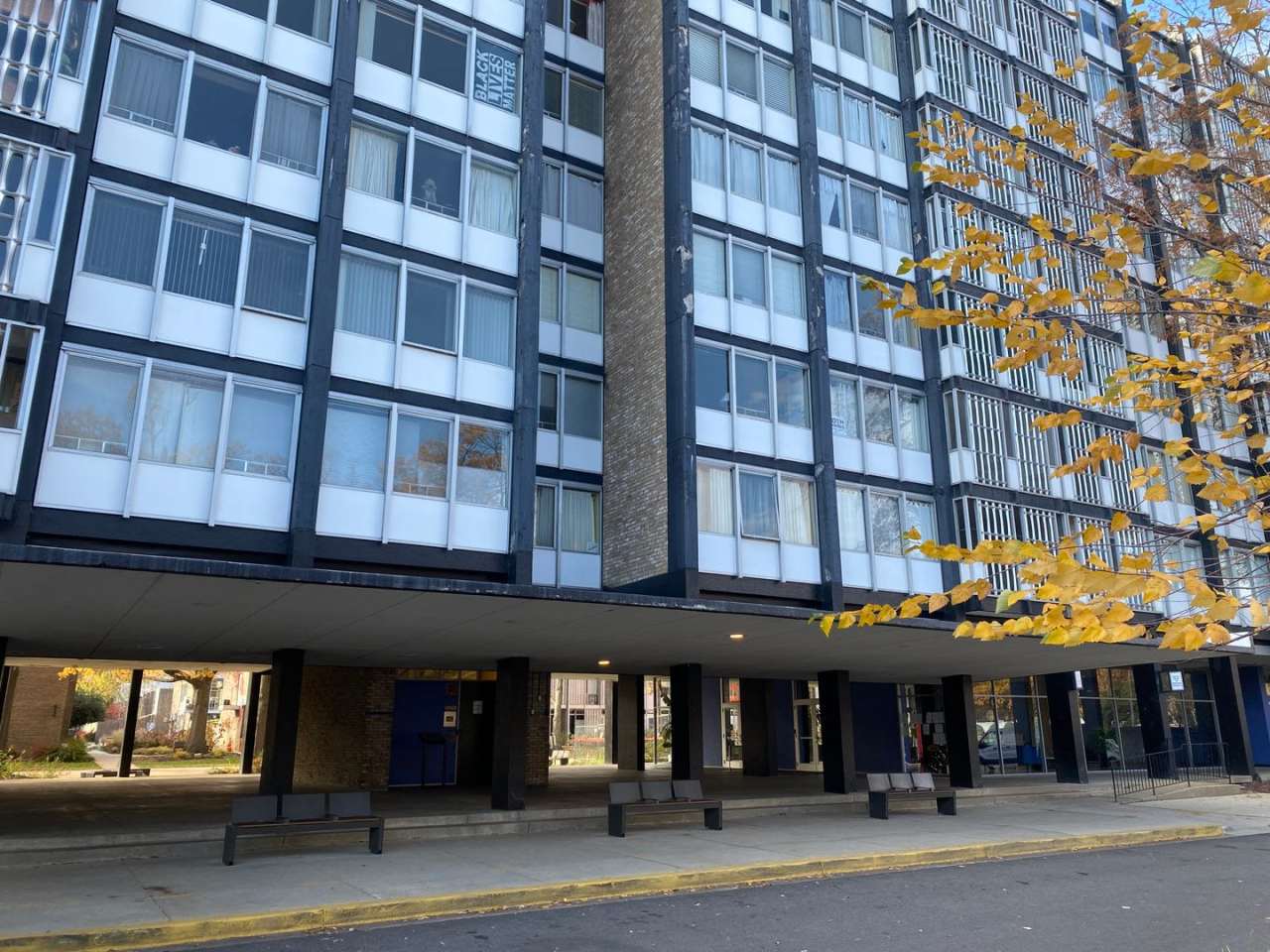 Large 744 sq.ft. 1 bedroom in historic Riverpark DC building