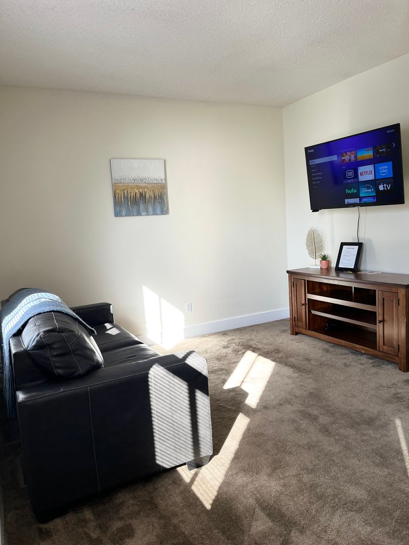 One bedroom, walking distance to Downtown!