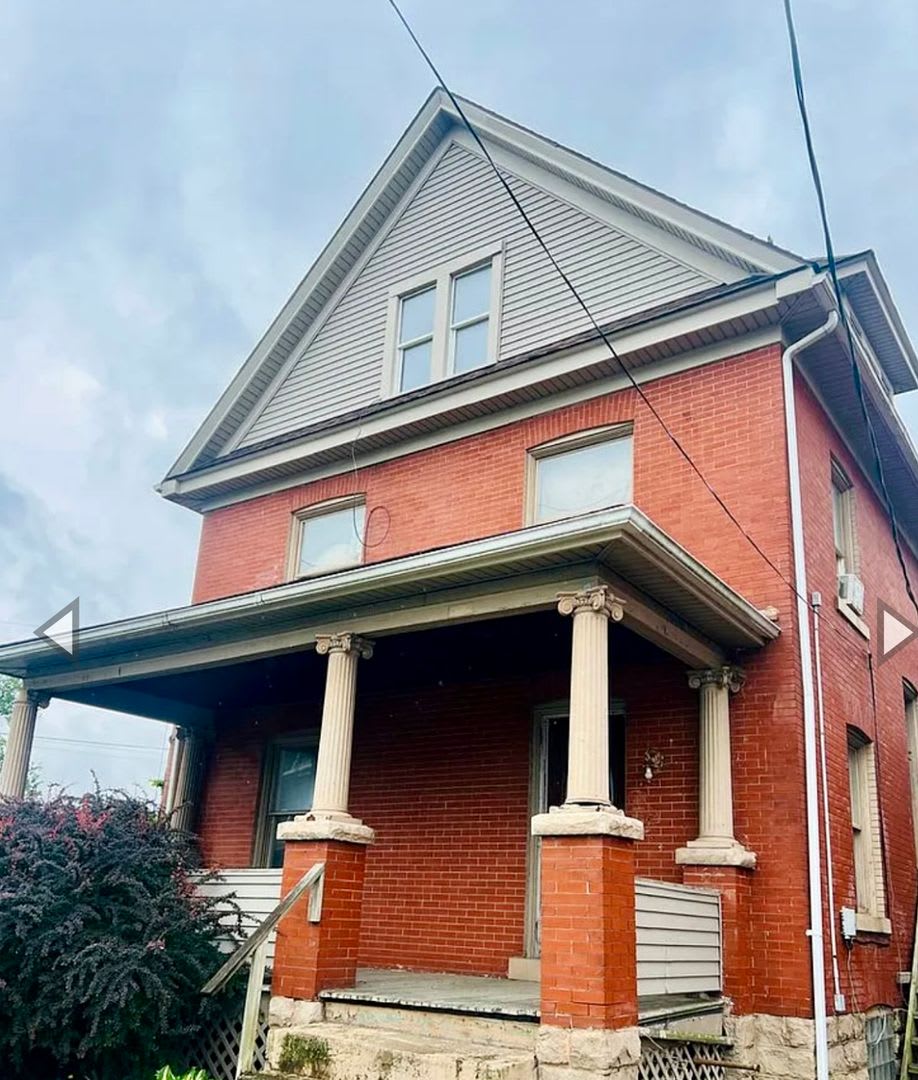 2 Bedroom 1 Bath Renovated Apartment