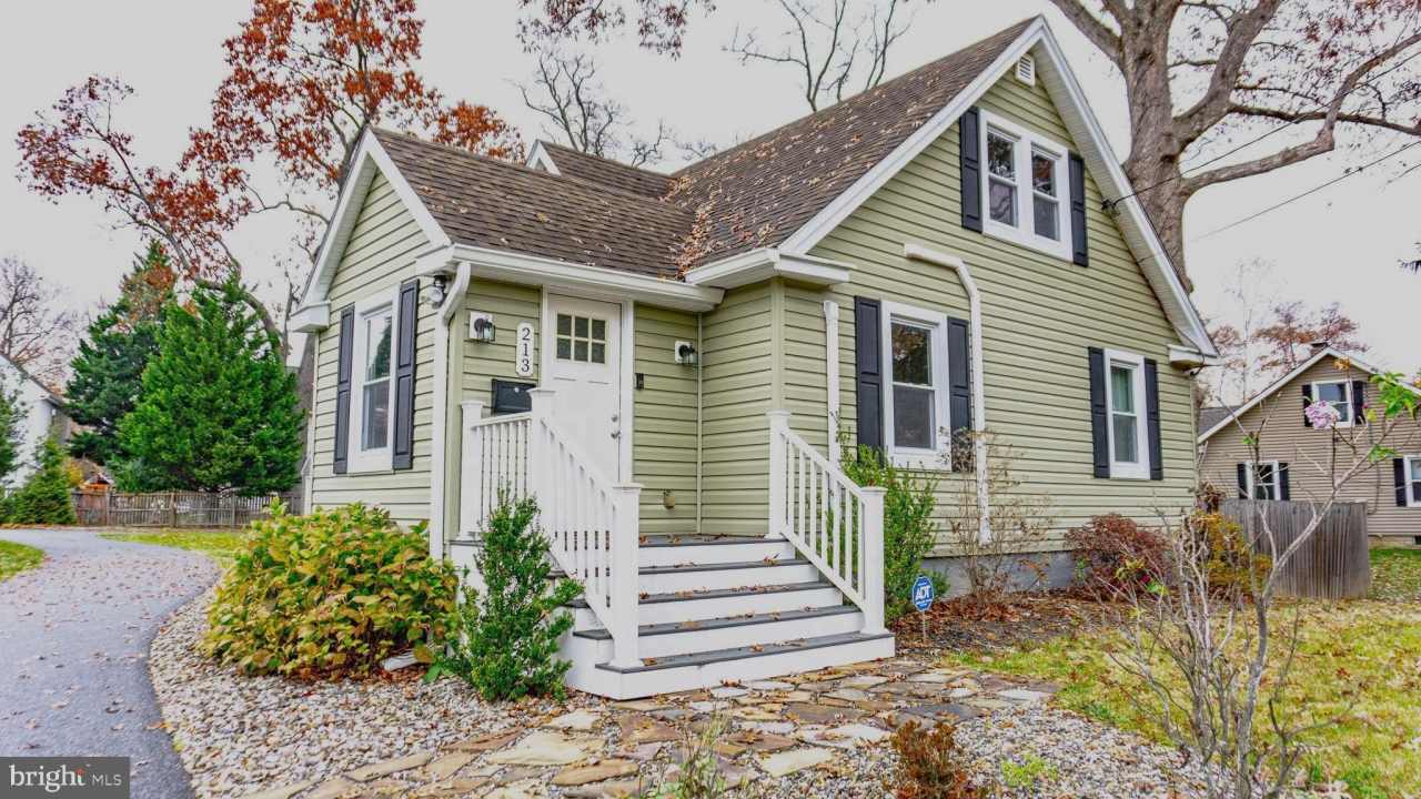 213 E CHATSWORTH Avenue