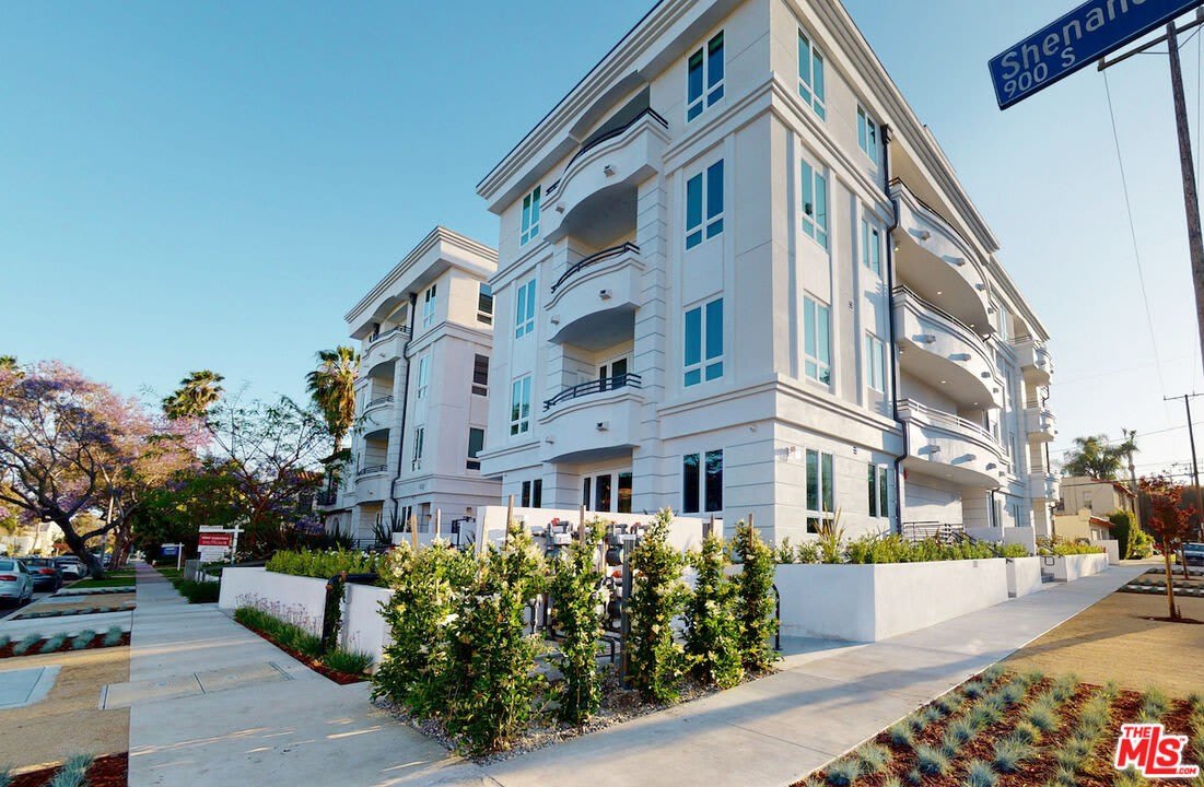 8700 Chalmers Dr unit: 301