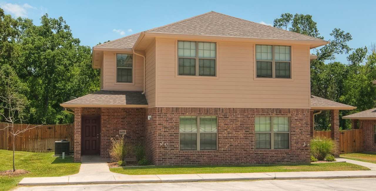 Sublease Available for January 1st!! Fantastic 3 Bed, 3 Bath Duplex in Aggies Acres!