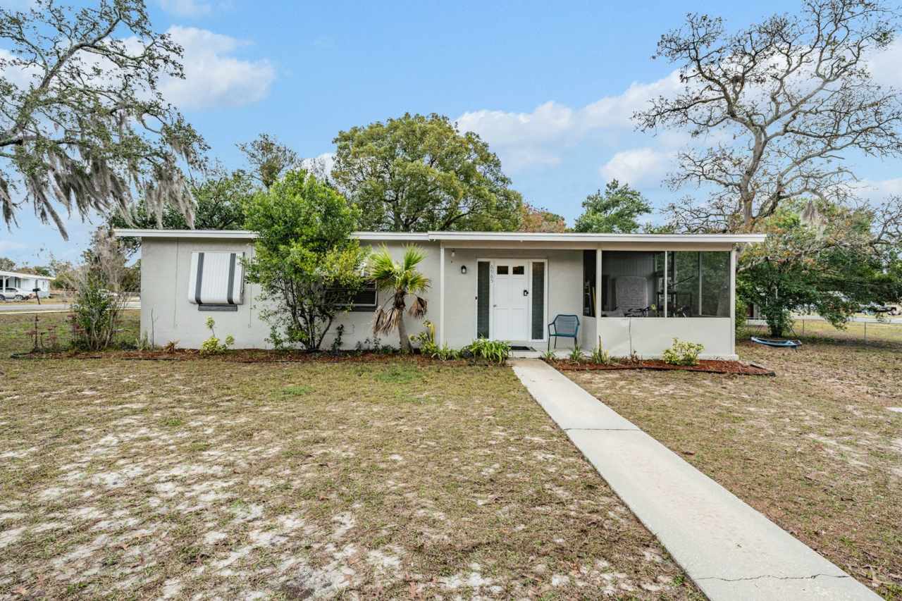 Beautifully updated 3-bed, 1-bath home in Spring Hill on a large corner lot!