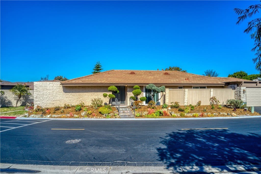 27111 Calle Caballero