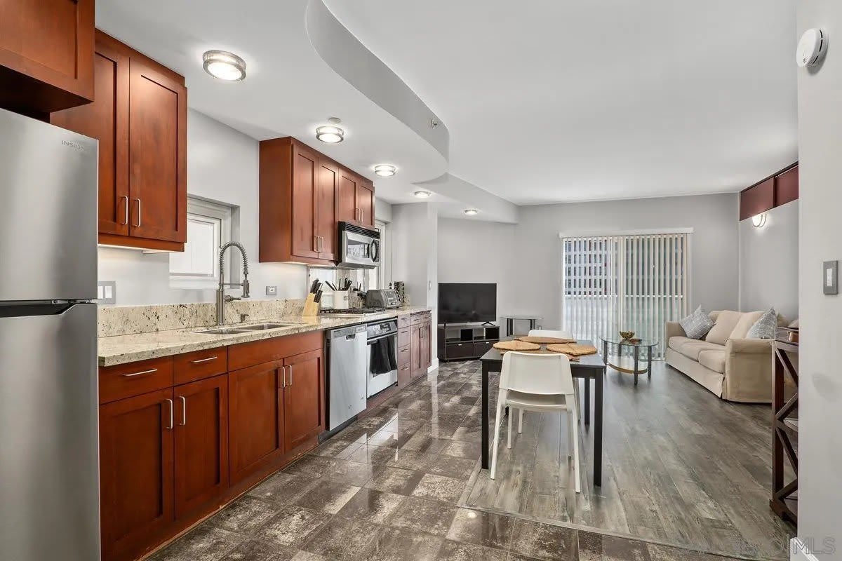 550 15th St unit: 601