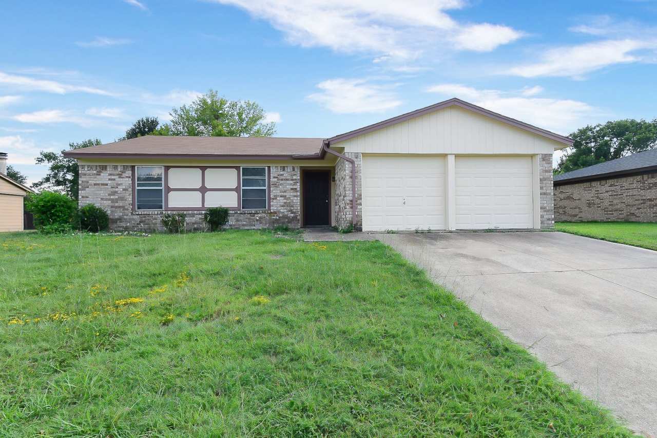 1703 La Fontaine - House