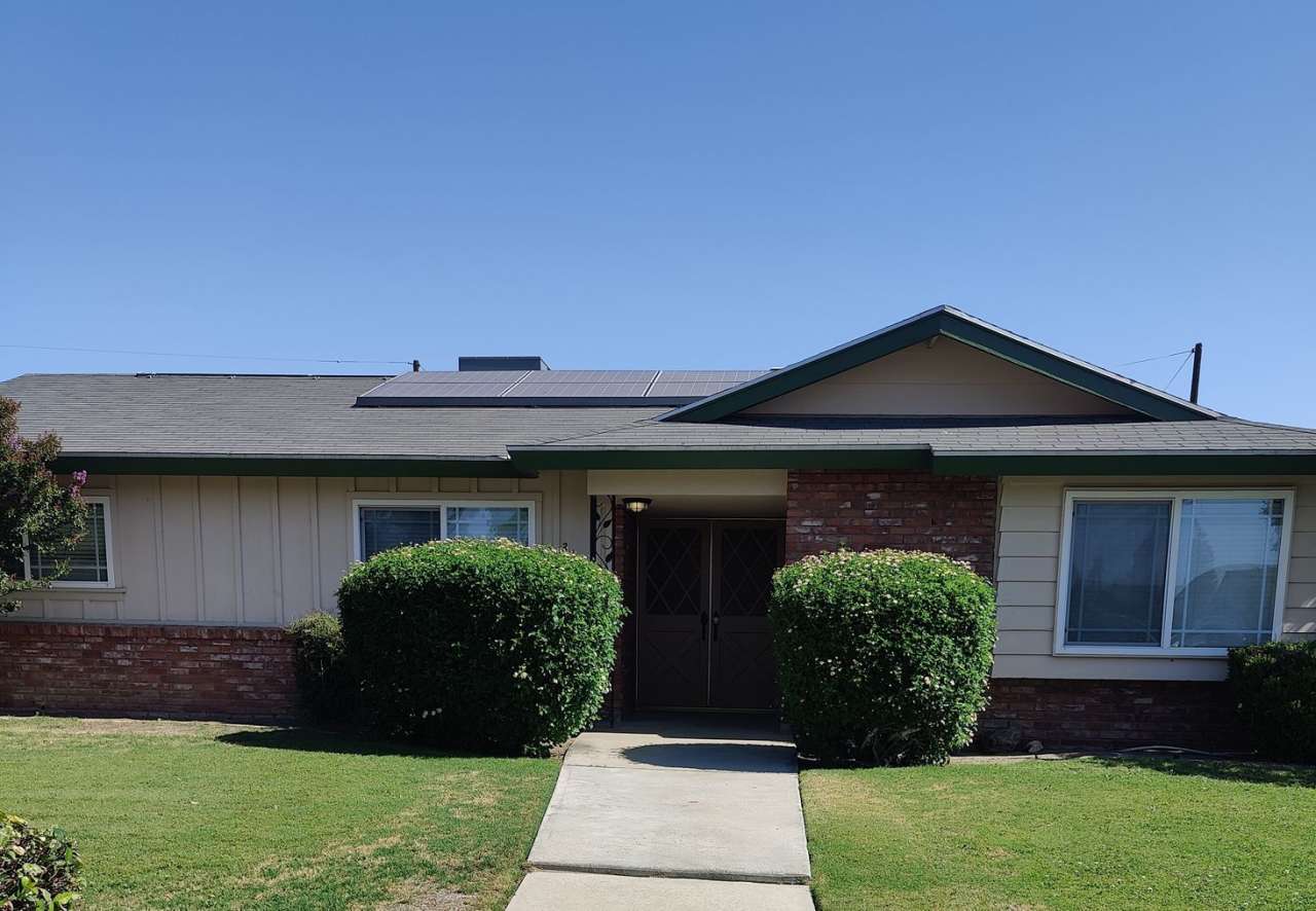 3 bedroom 2 bath home with Solar