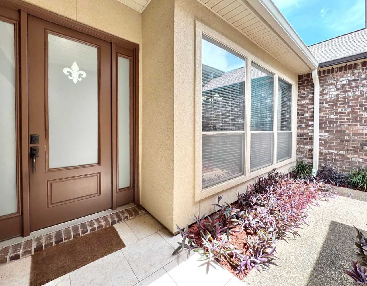 3 Bed, 2 Bath Home in Pelican Point – Spacious, Stylish