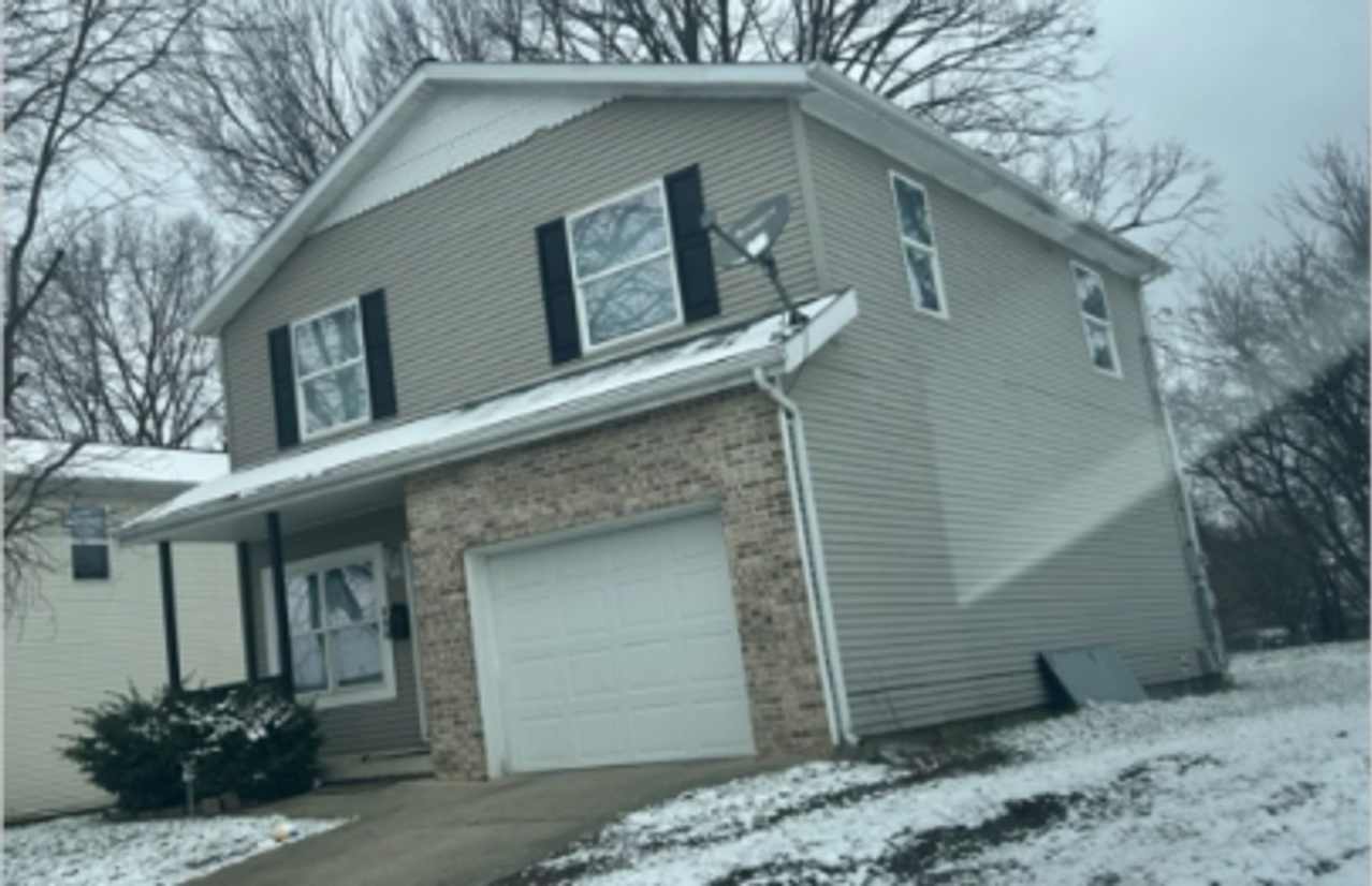 638 W Grand Ave is a four-bedroom, two-bathroom, single-family home.
