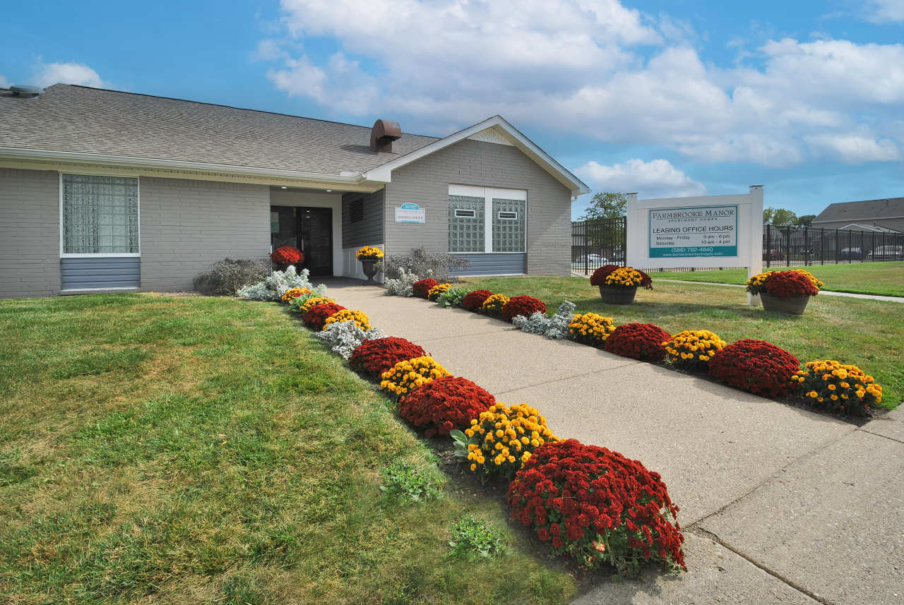 Farmbrooke Manor Apartments
