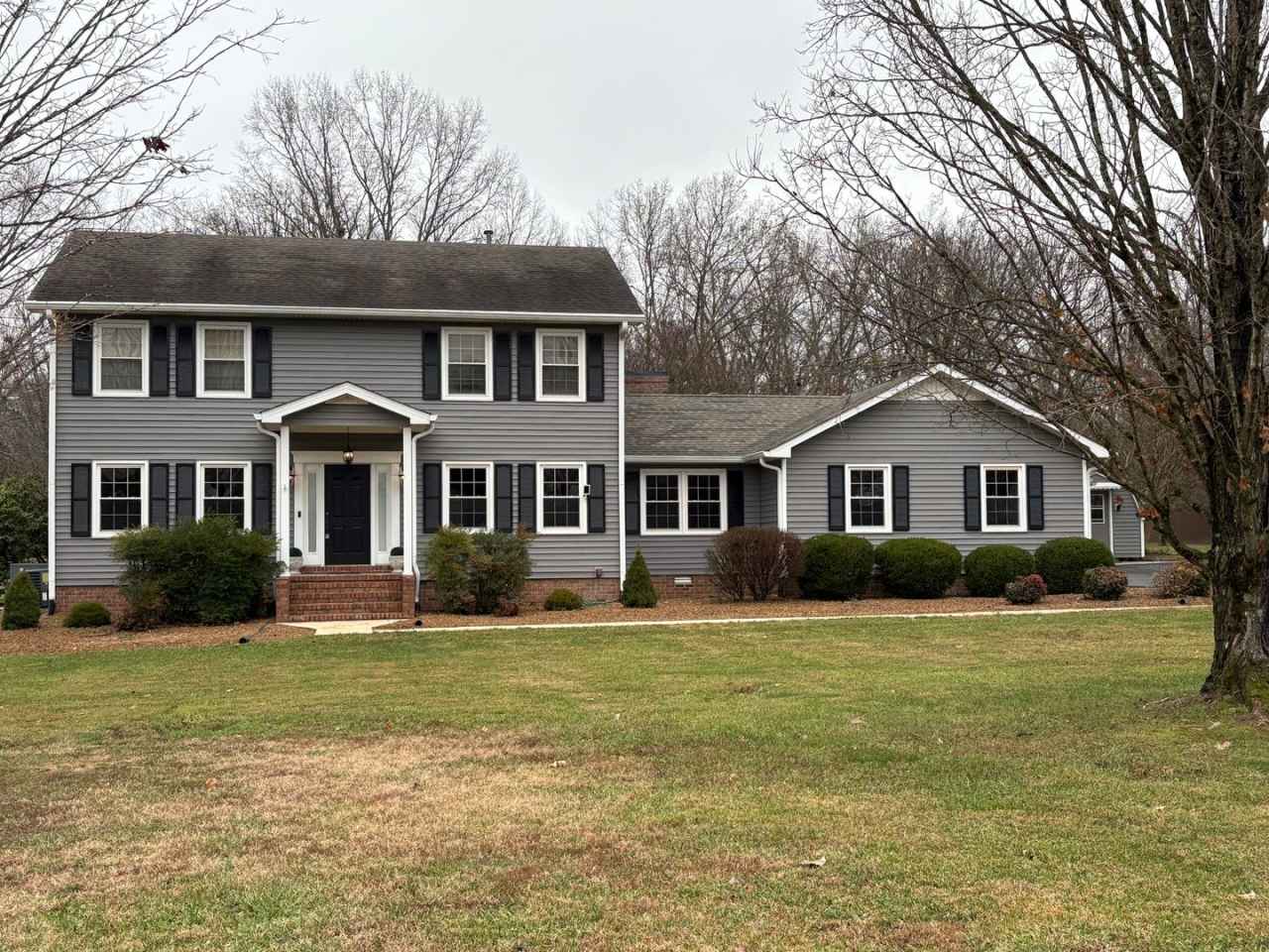 Charming Home Near Lakewood Golf  Country Club in Tullahoma...