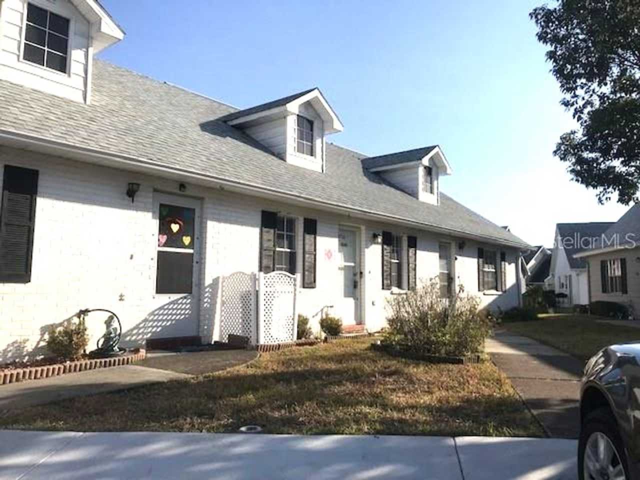 Well maintained 1/1 in a 55+ community