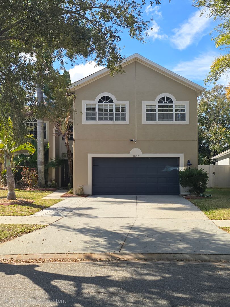 Newly Renovated 4/3 w/pool