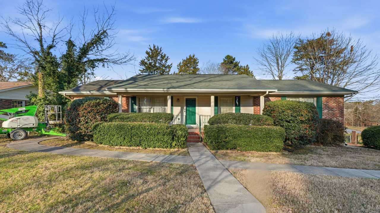 3 bedroom Cleveland home!