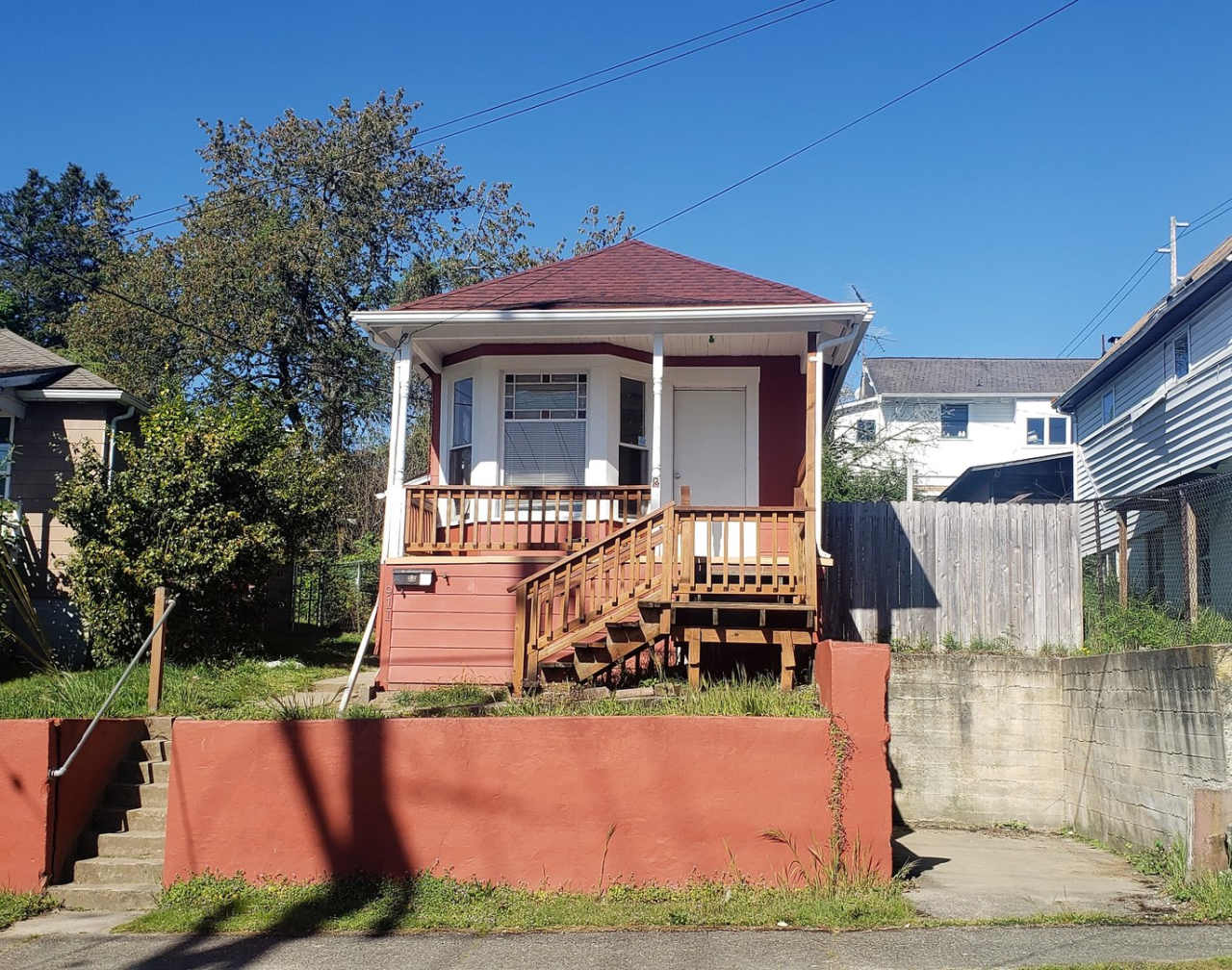 Vintage 1 bedroom home in the heart of Bremerton!