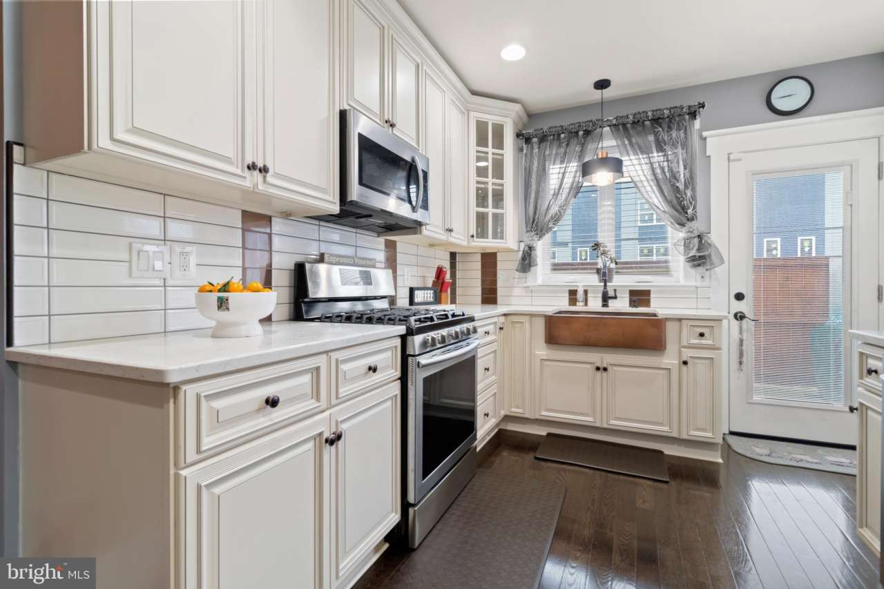 2438 W JEFFERSON STREET