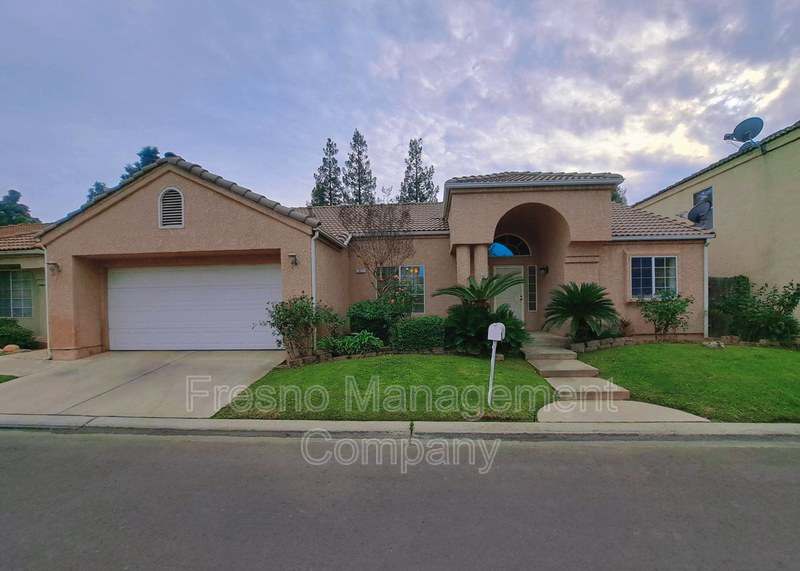 1071 E. Manhattan Ave.