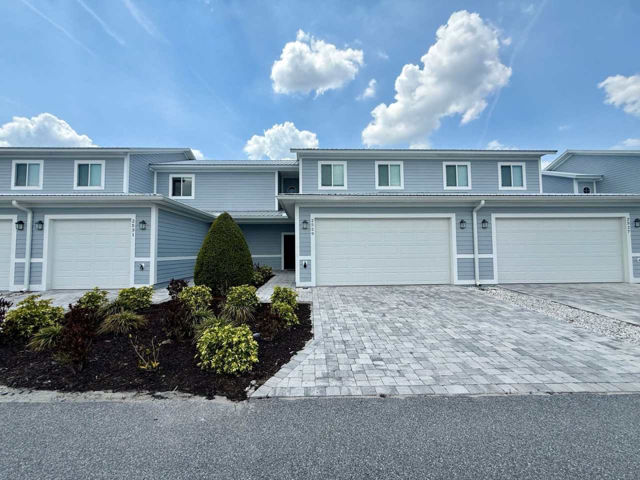 Modern 3-Bedroom Home with Spacious Layout in Charming Winter Haven!