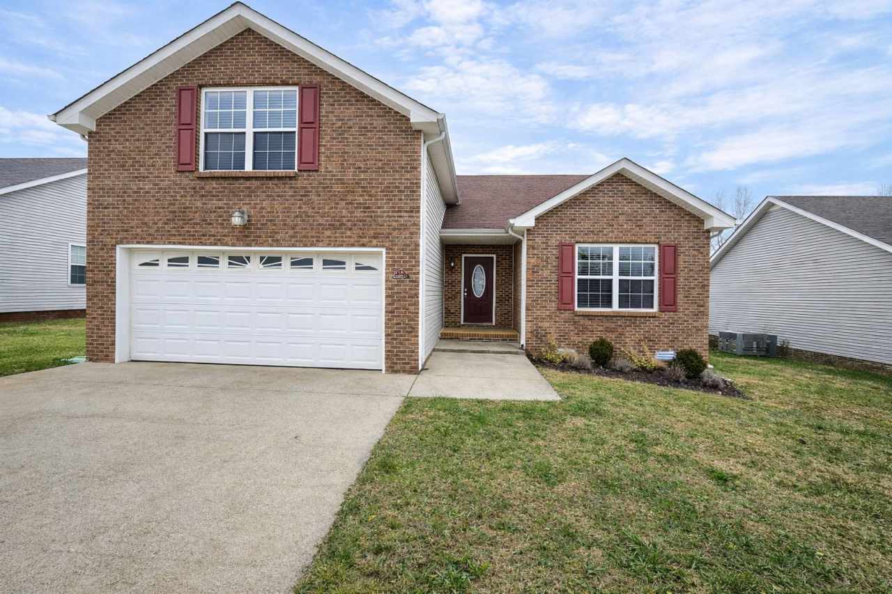 $1800 3 Bedrooms 2.5 Bath Brick Home with a bonus room!