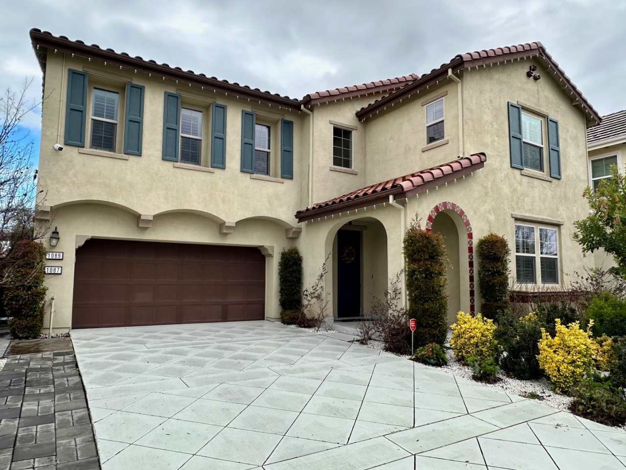 Home is occupied. DO NOT DISTURB TENANTS