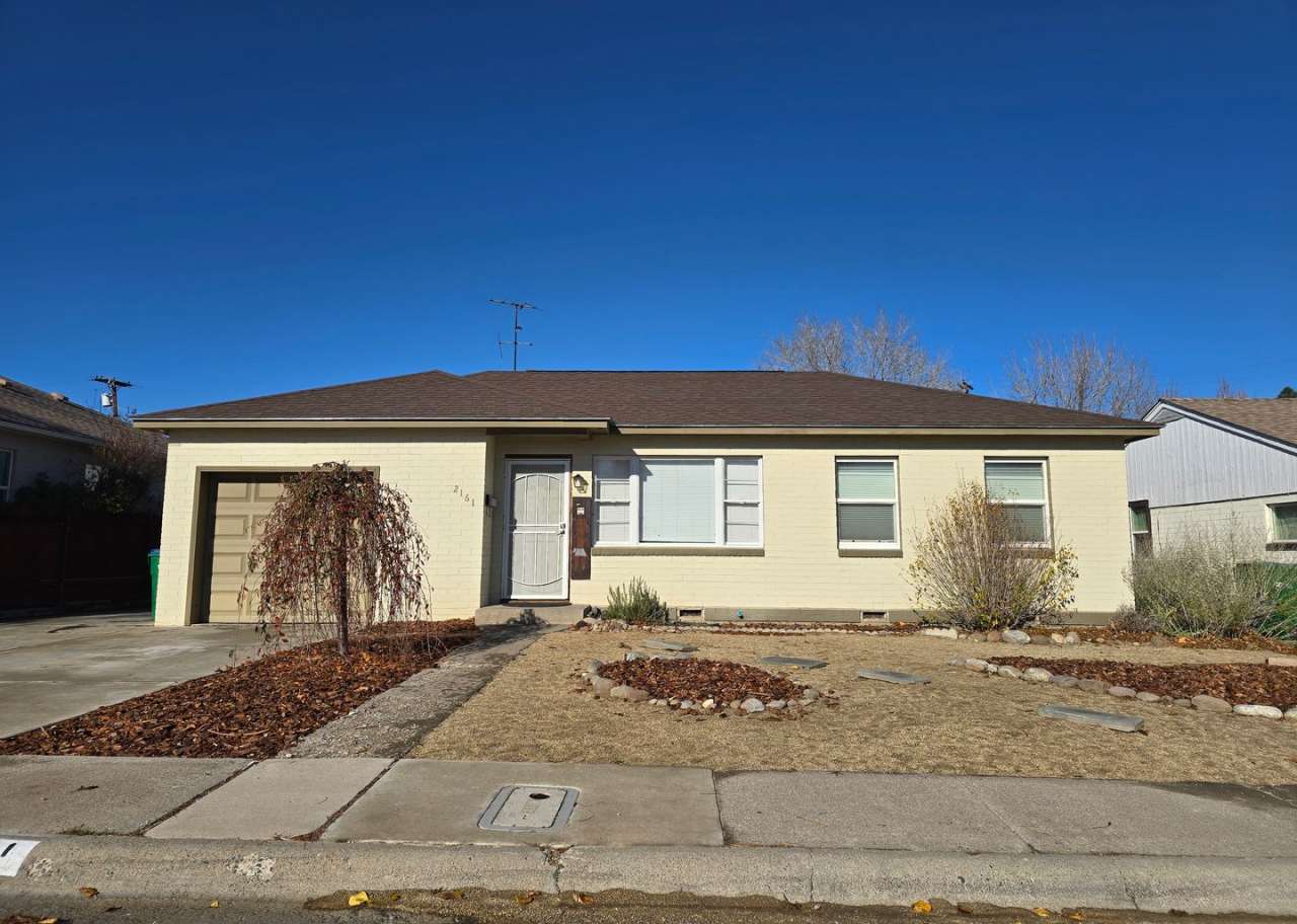 Pet Friendly  Steps Away From Idlewild Park and River!