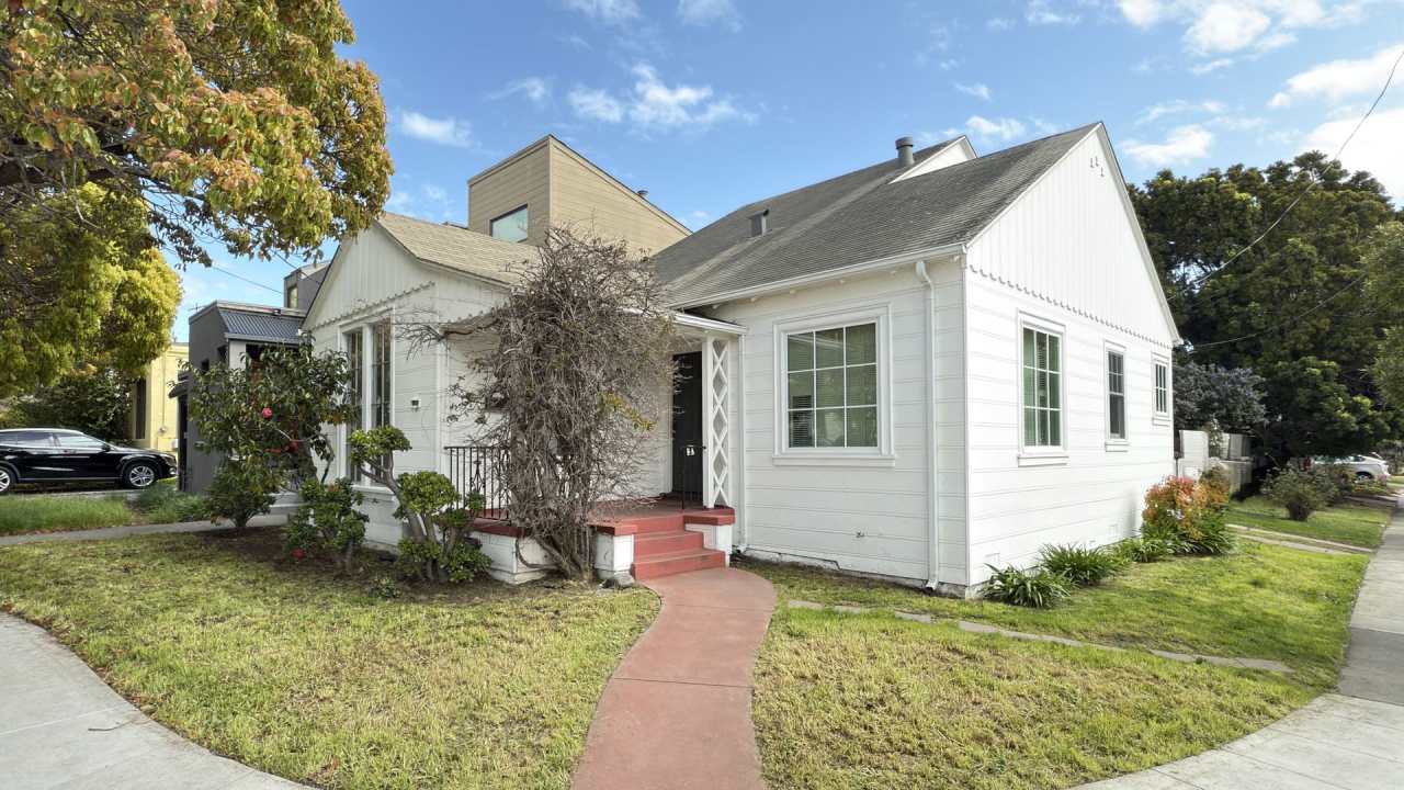 Modern Comfort Meets Classic Charm in Albany!