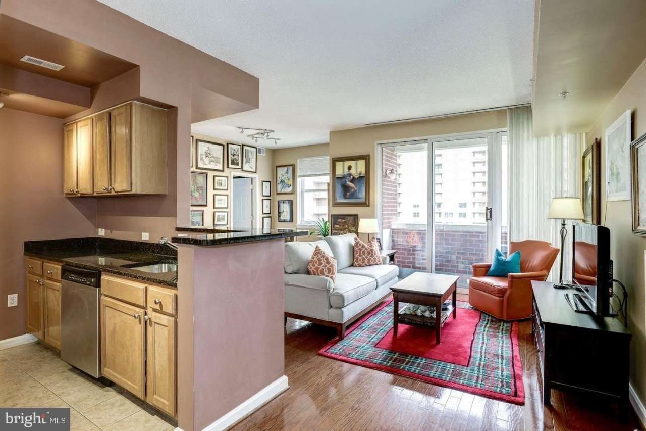 880 N POLLARD Street unit: 1002