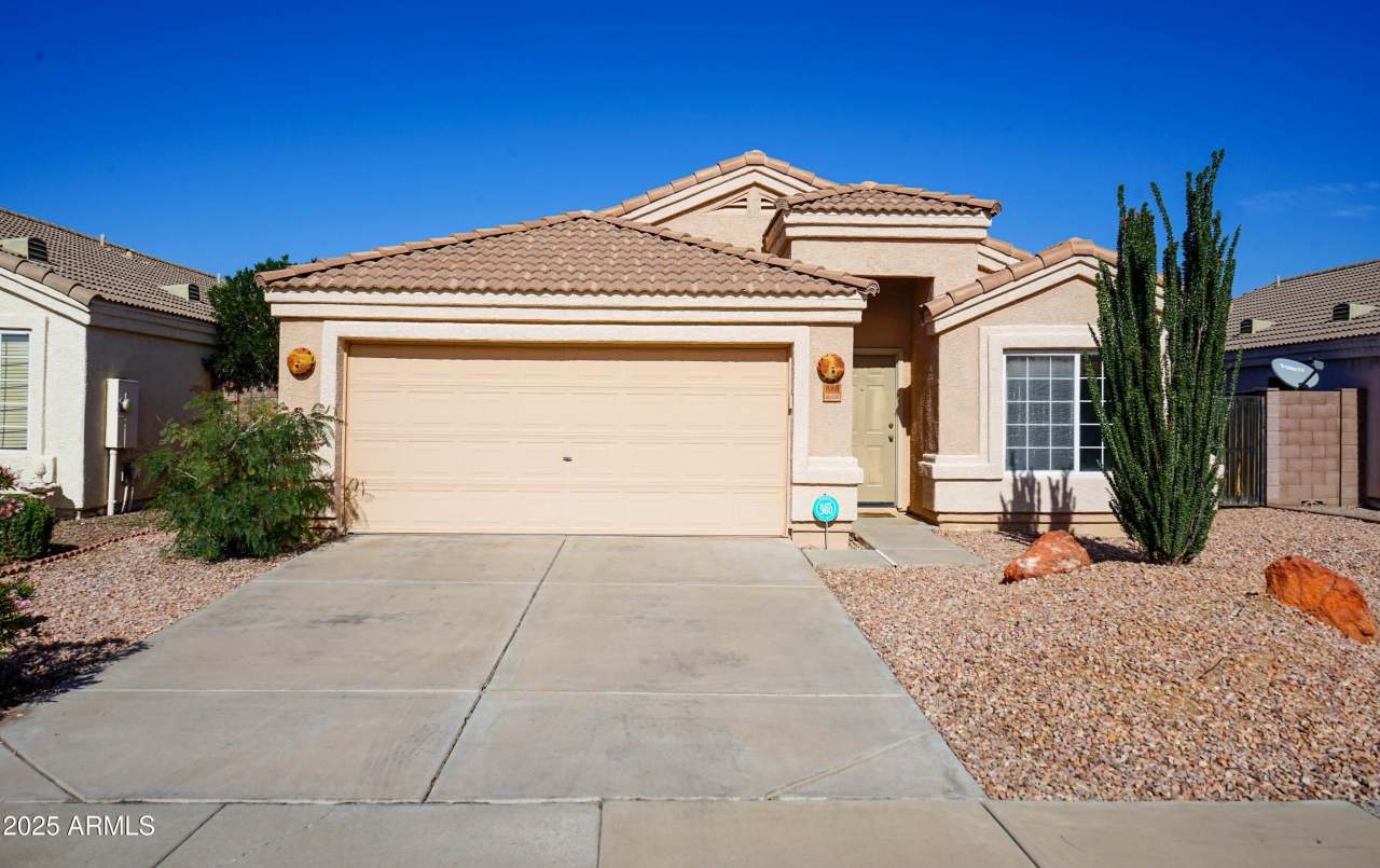 898 E MONTEREY Street