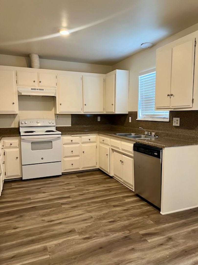 3 Bedroom, 2 Bathroom House for Rent - Move-in Special $1,000 off 1st Month's Rent!