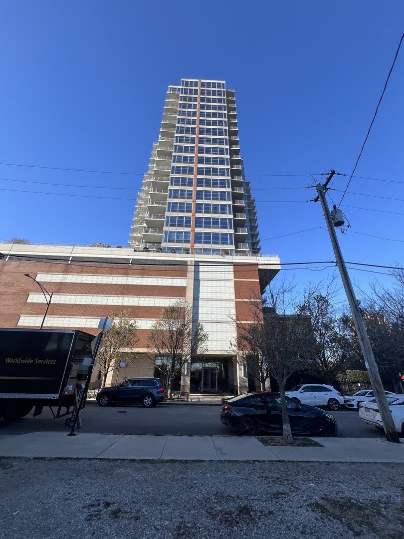 1600 S PRAIRIE Avenue