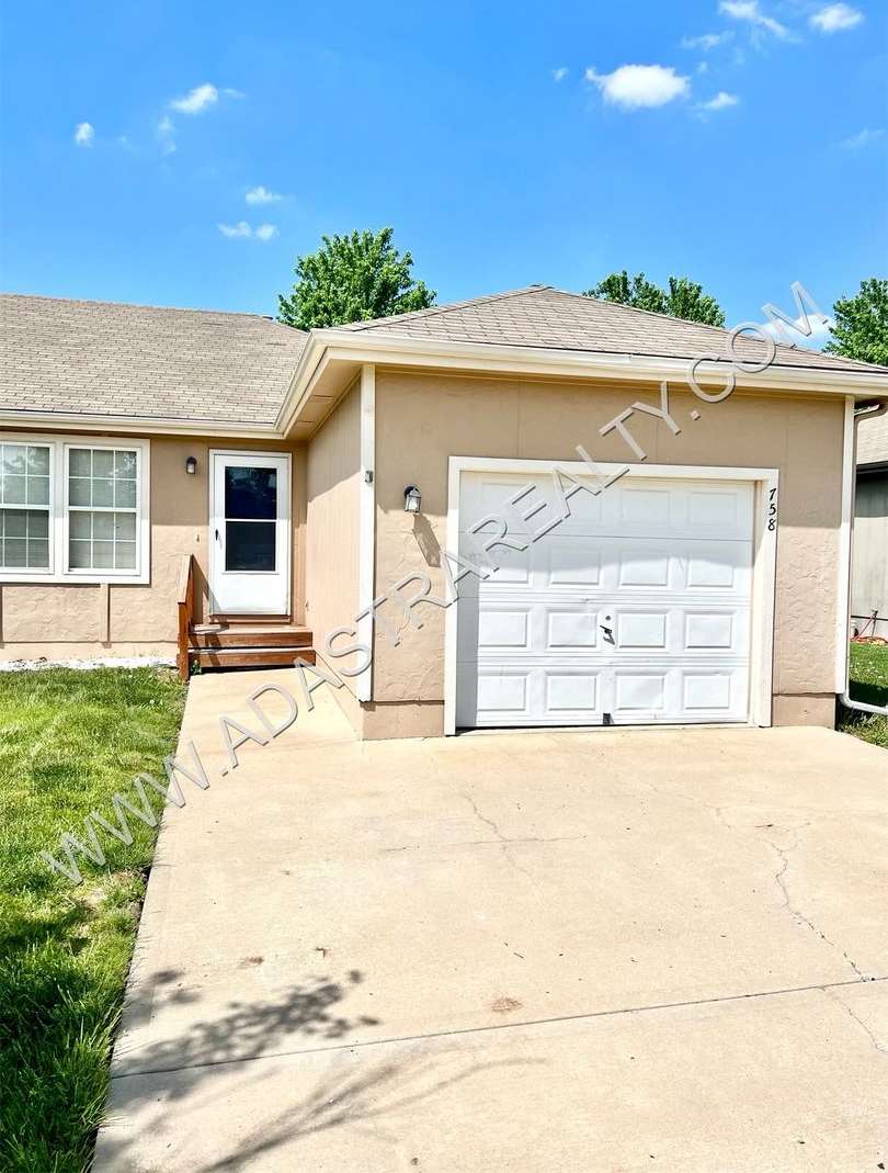 Spacious Gardner Duplex-Available in NOVEMBER!!