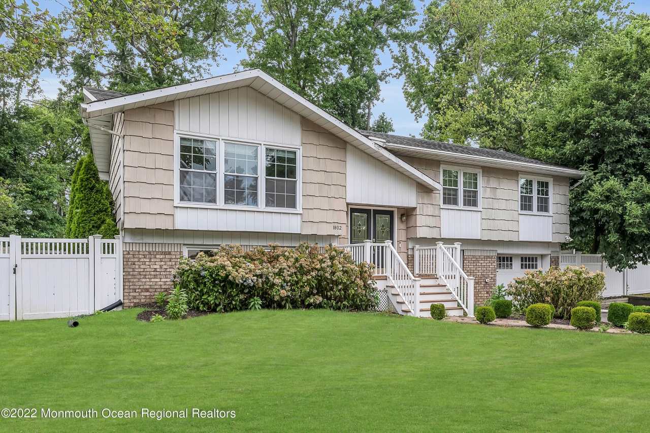 1802 Holbrook Street