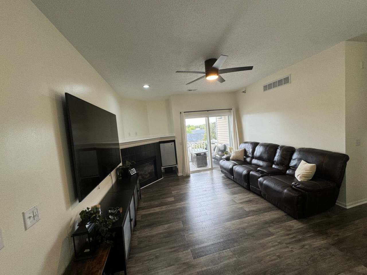 Charming 3 Bed 2 Bath Condo for Rent