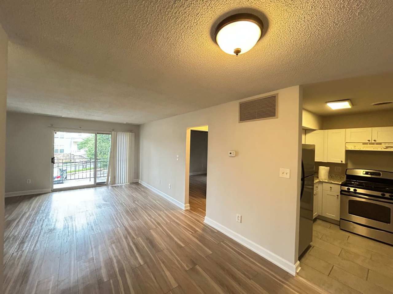 Renovated 1 bdrm, 1 bath Apt