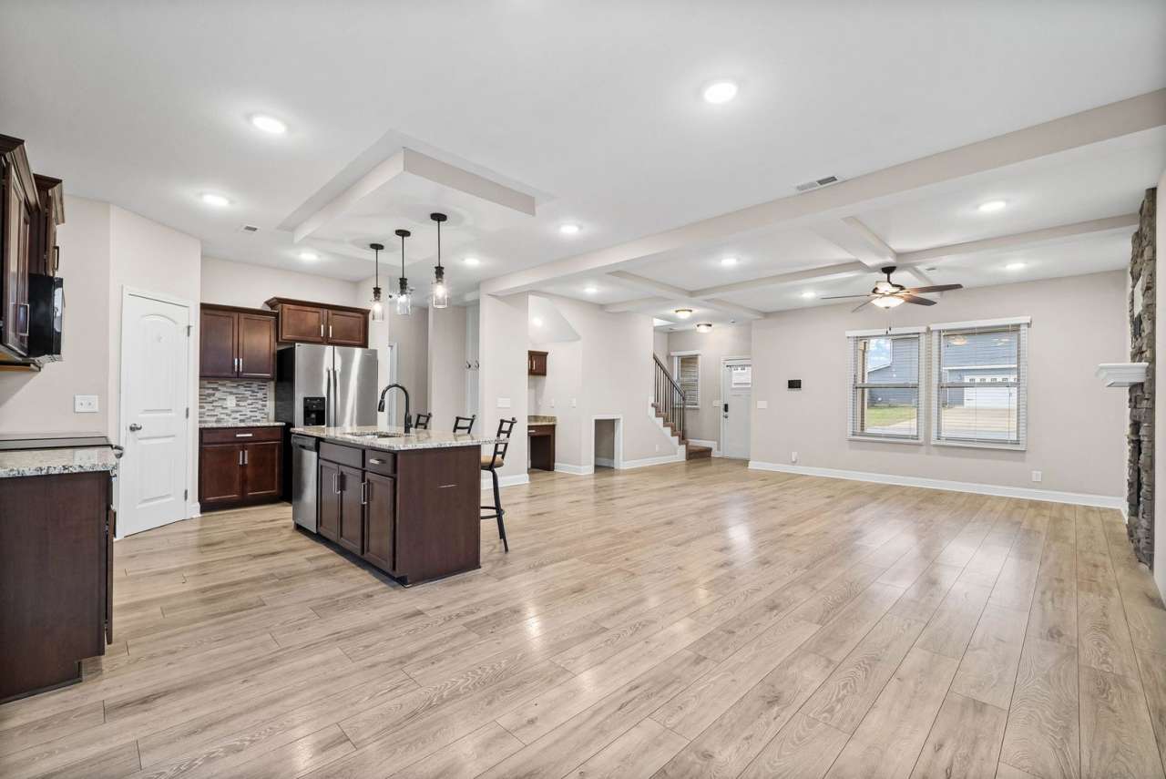 Beautiful 4 bedroom Pet Friendly Home For Rent!