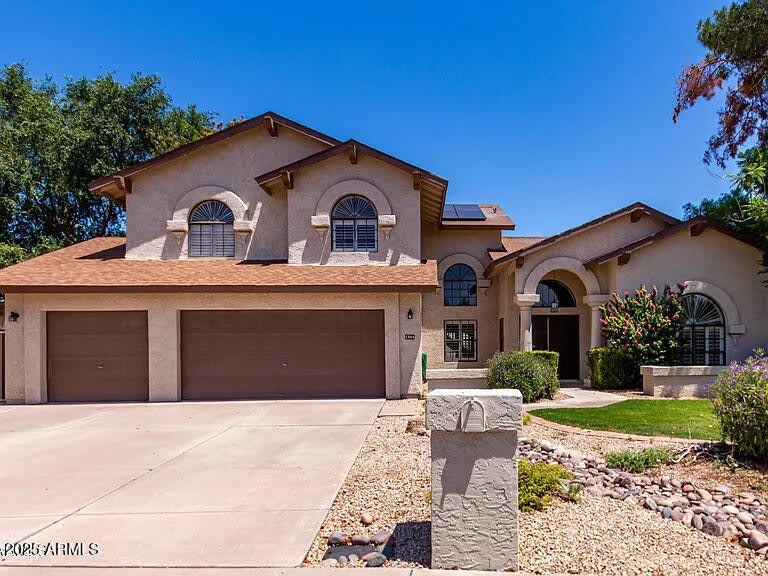 1966 E CALLE DE ARCOS --