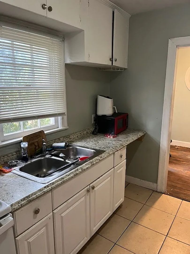 Room in 3 Bedroom Home at Bethel Rd