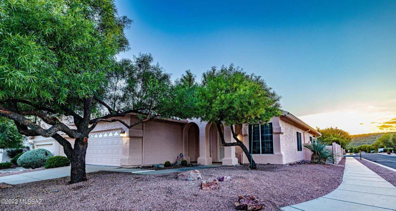 CATALINA FOOTHILLS 3 BEDROOM 2 BATH WITH DEN NEAR SABINO CANYON