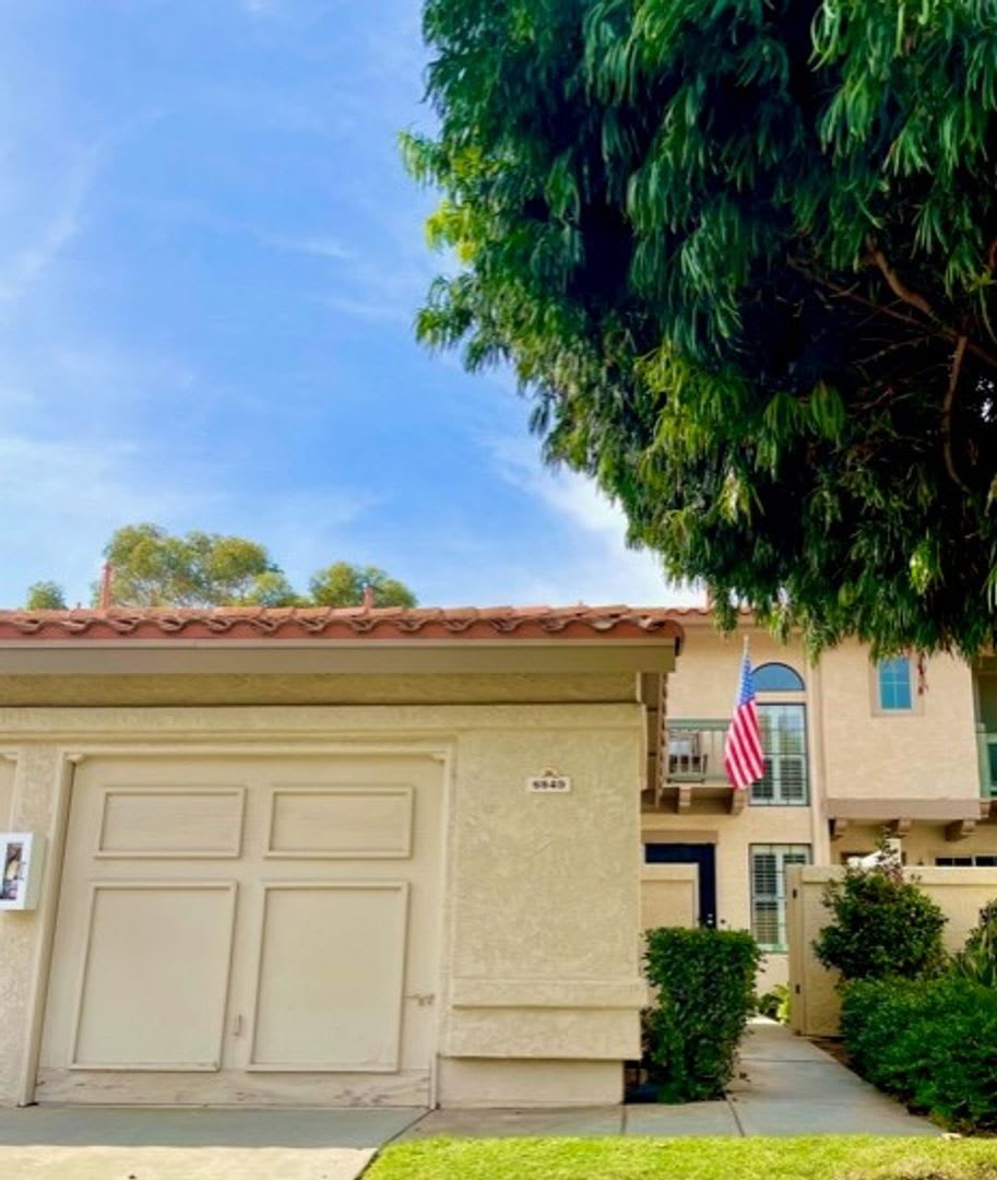Spacious 3 Bedroom 2.5 Bath Townhouse in Carlsbad Available