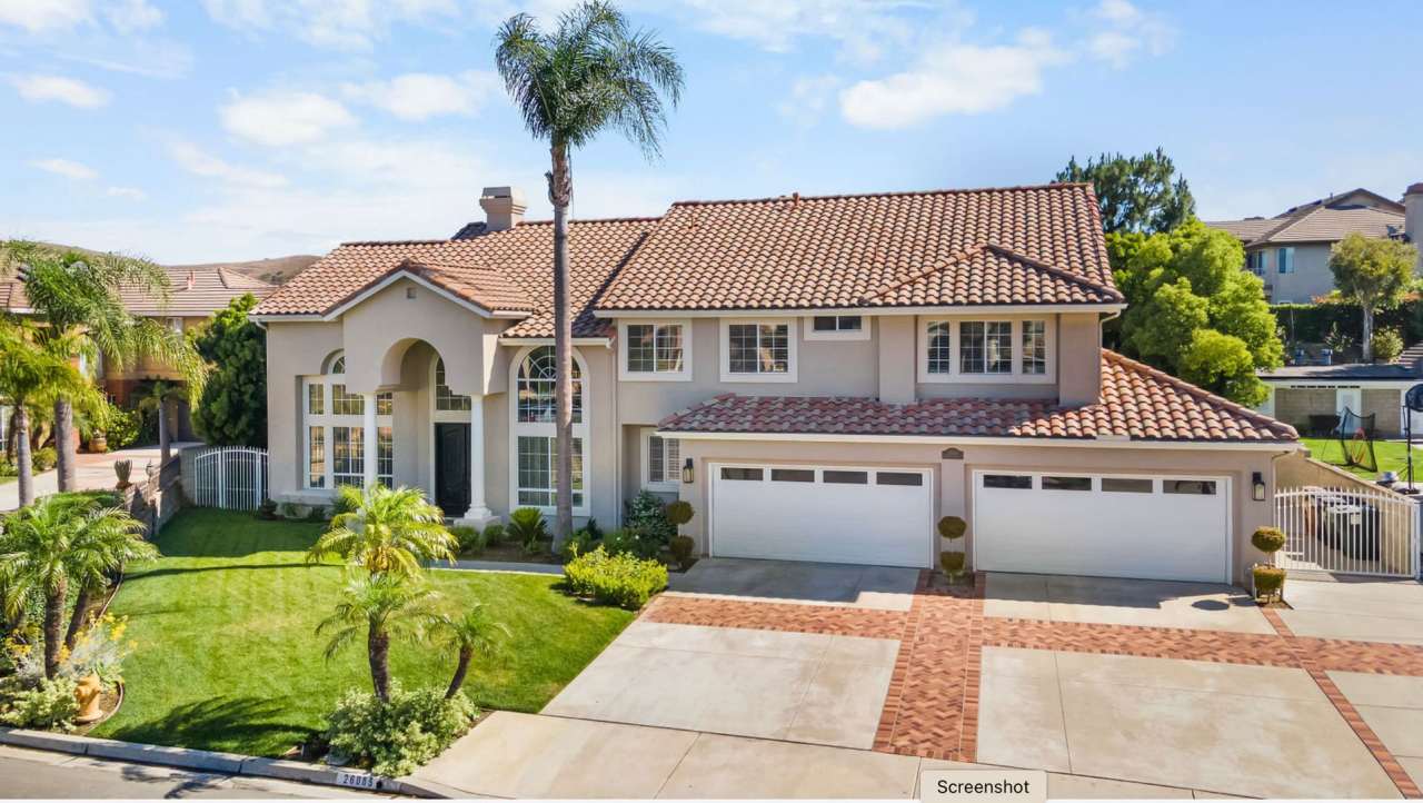 Exquisite Designer 4 Bedroom Home for Rent