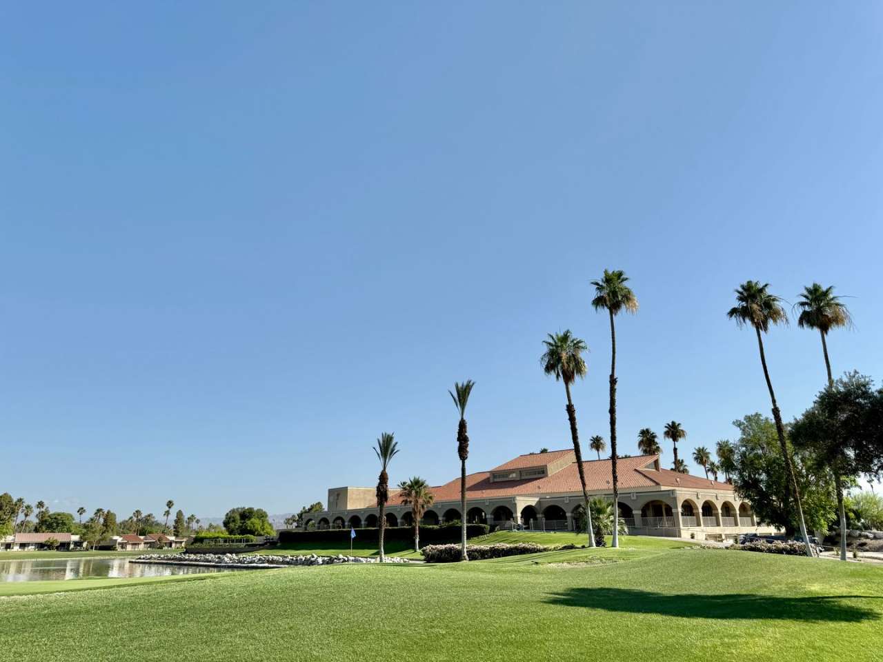 Palm Desert Resort CC - Unfurnished - 2 Bedroom - Long Term