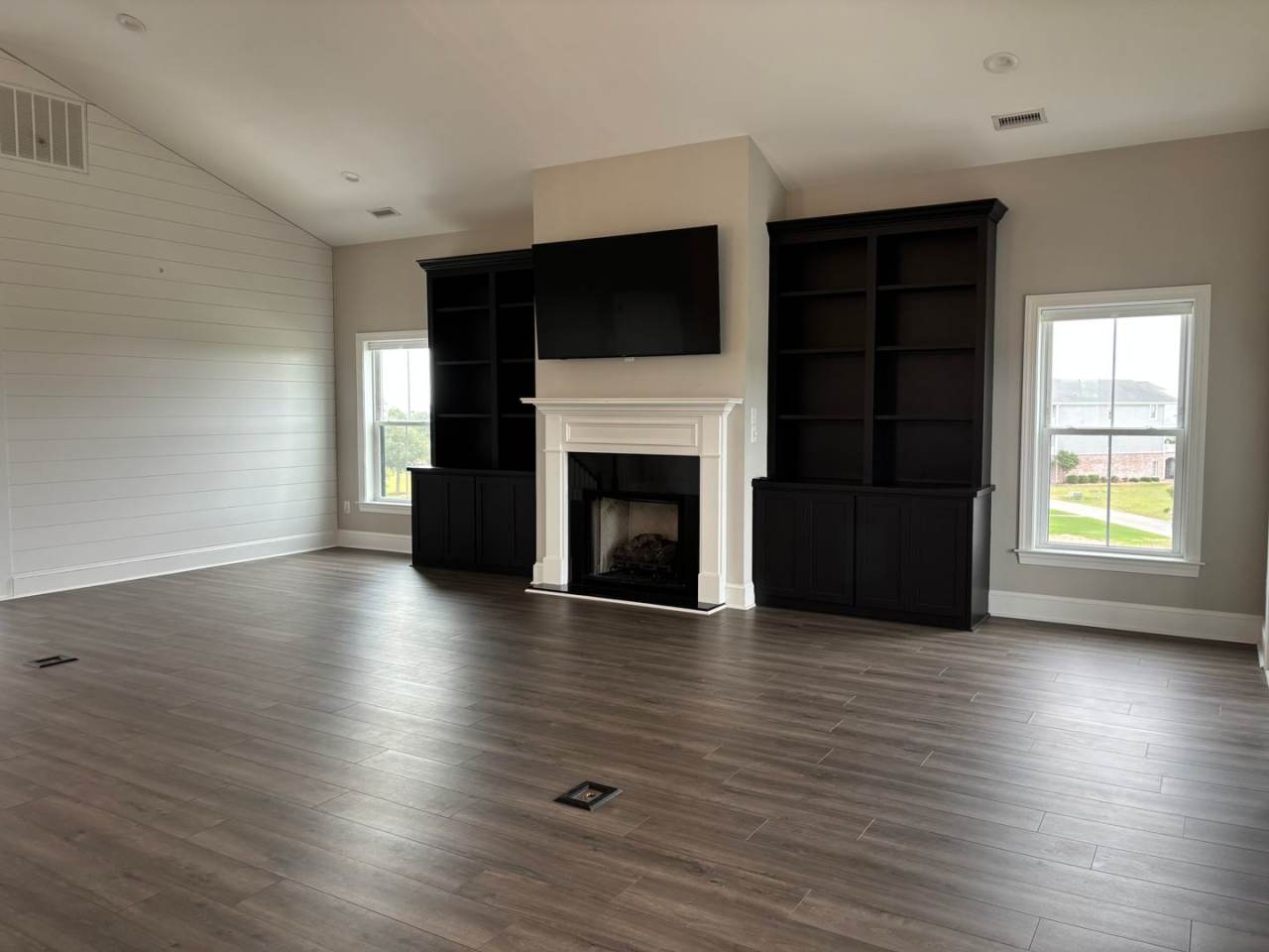 Must see home in Popular Cannonsgate Community