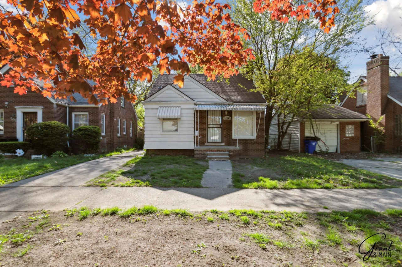 $1200 3 bedroom bungalow