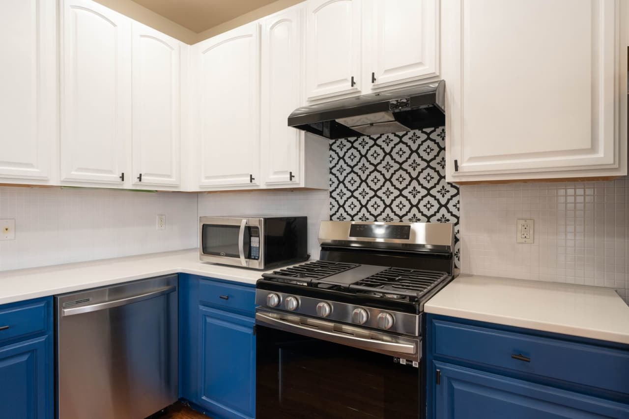 Modern 4 BR 3.5 BA Townhouse in Alexandria's Graveton Neighborhood