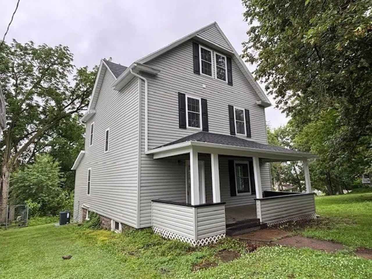Charming 3‑Bedroom Single‑Family Home – Newly Renovated